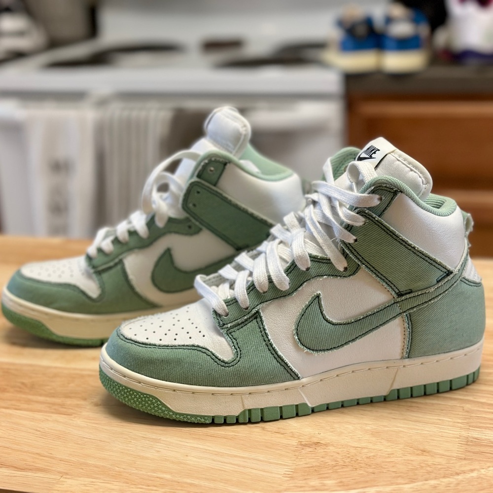 NIKE Women’s Dunk High 1985